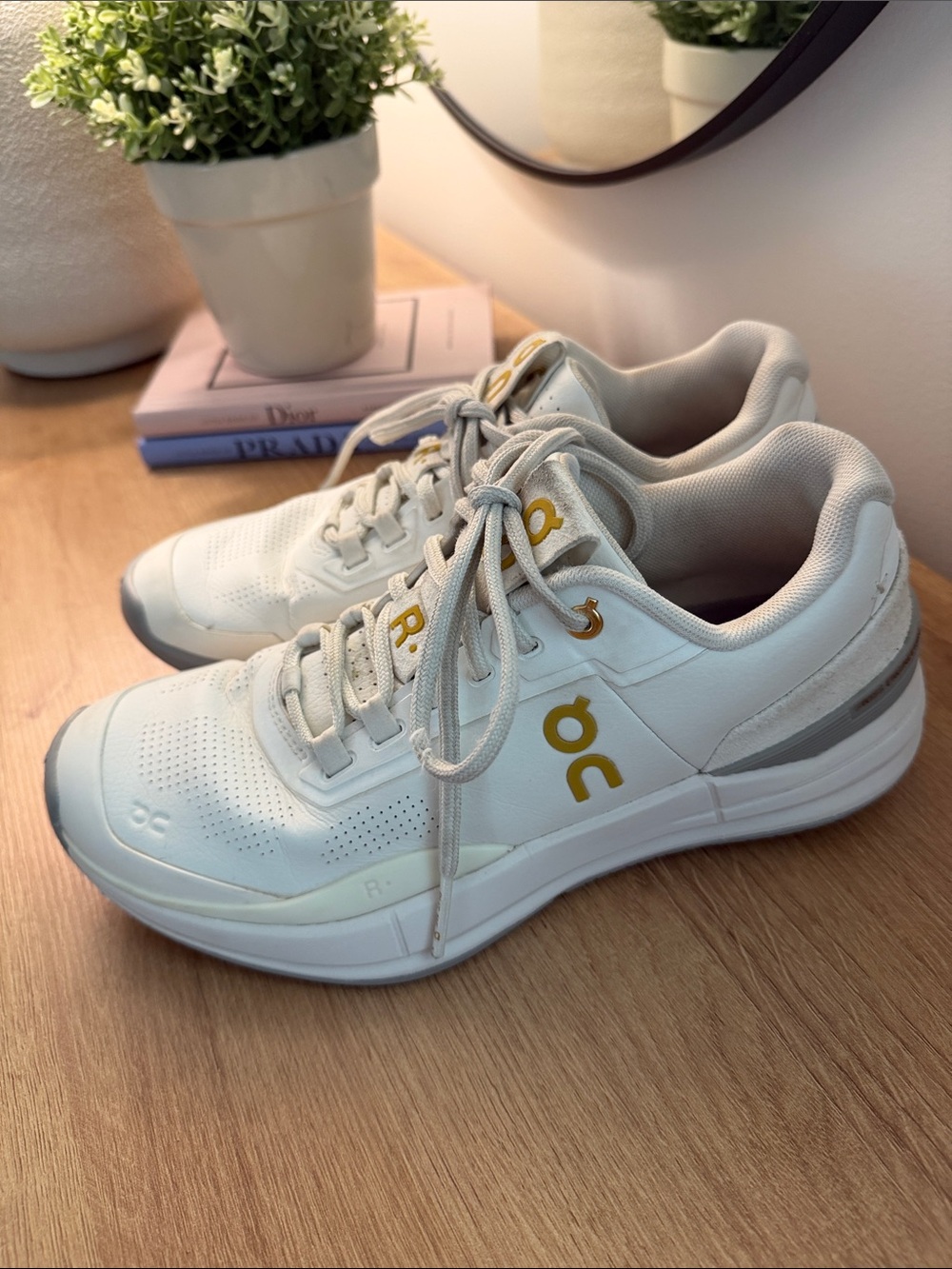 On The Roger Pro Ace tennis shoe White Leather